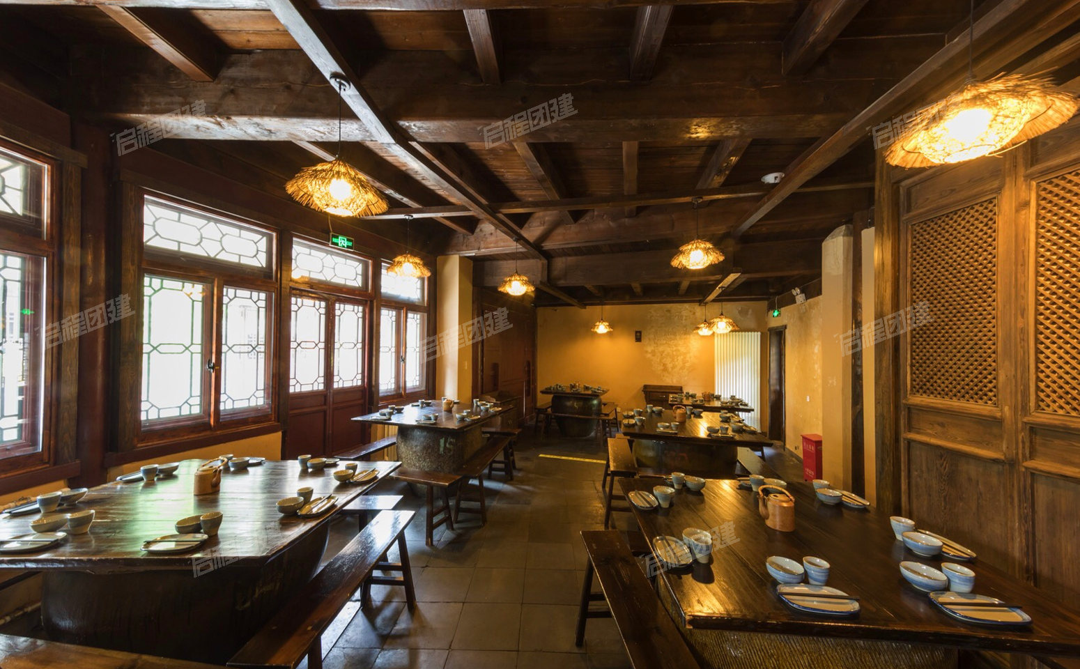 第1天 · 11:30 午餐桌餐 · 2-1