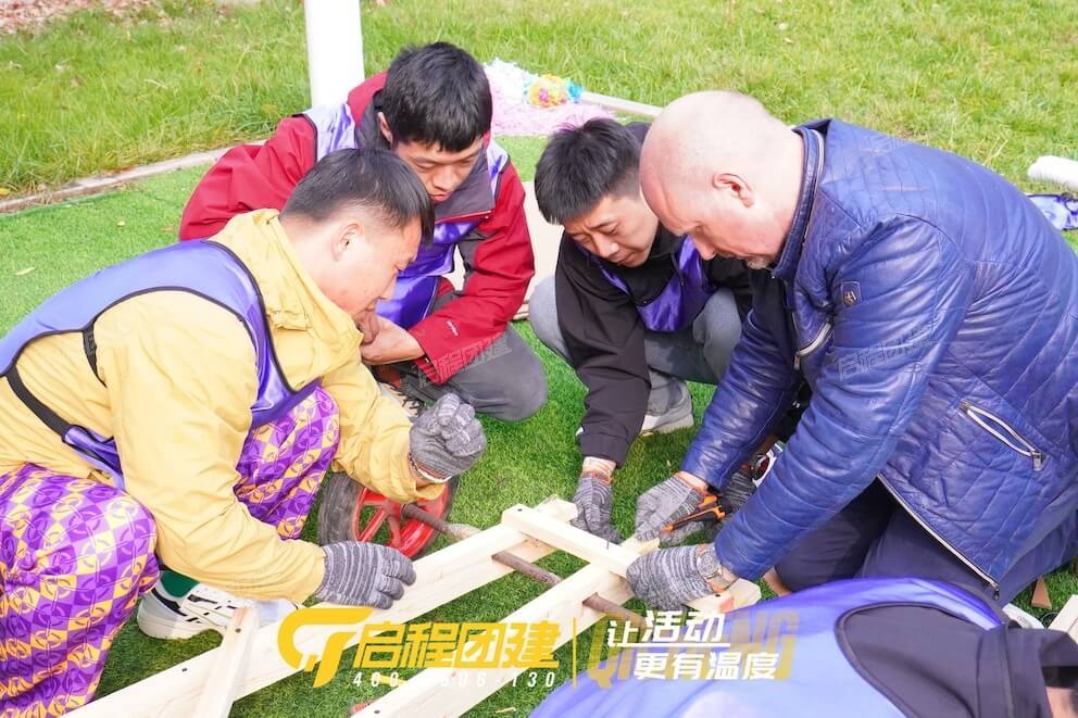 第1天 · 14:00 DIY组装F1赛车 · 3-2