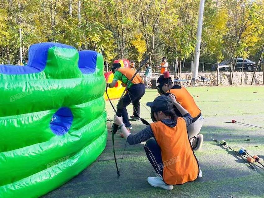 半日行程 · 14:00 攻防箭主题活动 · 9-2