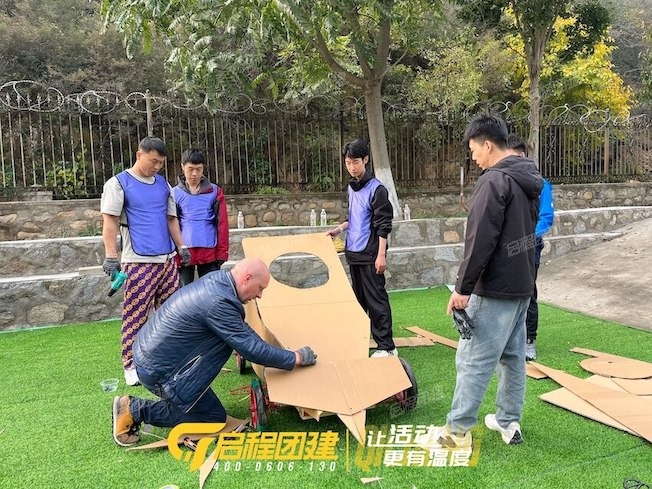 第1天 · 14:00 DIY组装F1赛车 · 4-1